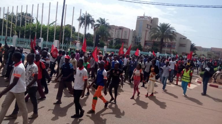 An 4 de l'insurrection : OSC et syndicats unis pour la préservation des acquis 1 An 4 de l'insurrection : OSC et syndicats unis pour la préservation des acquis 1