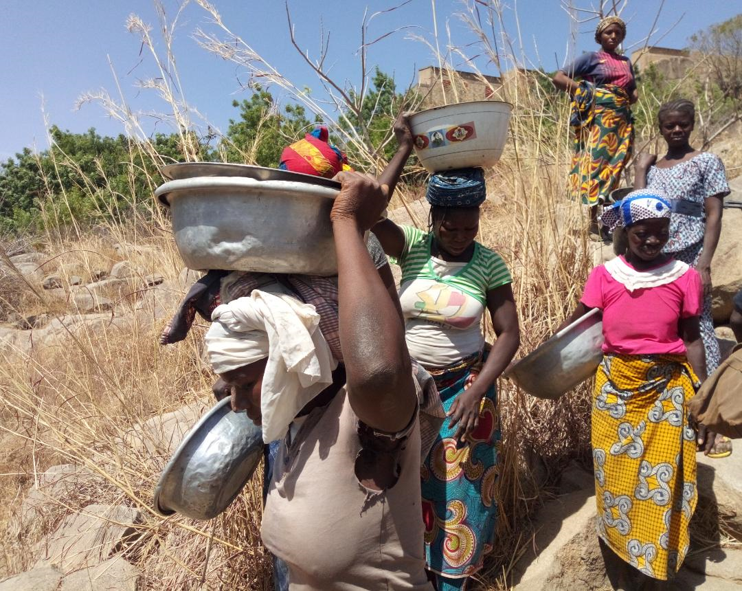 Kôro : "le calvaire" d'eau pour des femmes 2