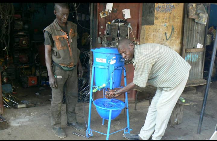 Khalifa Sidibé : contre le COVID-19, il invente un système de lavage des mains 1