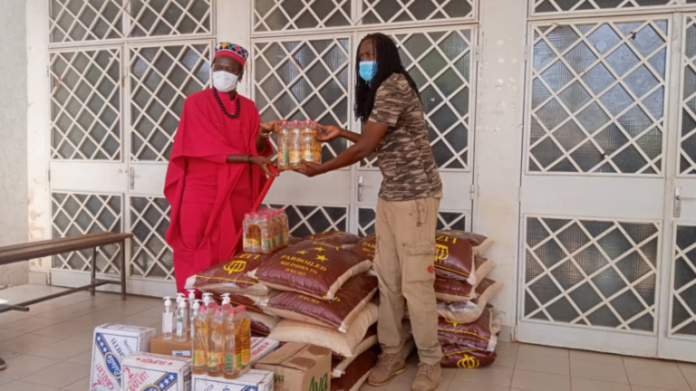 Covid-19 au Burkina : les artistes burkinabè joignent l’acte a la parole 1 Covid-19 au Burkina : les artistes burkinabè joignent l’acte a la parole 1