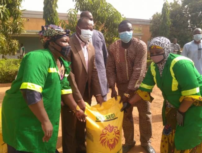 COVID-19 : les femmes de la brigade verte de Ouagadougou bénéficient de 10 tonnes 1 COVID-19 : les femmes de la brigade verte de Ouagadougou bénéficient de 10 tonnes 1