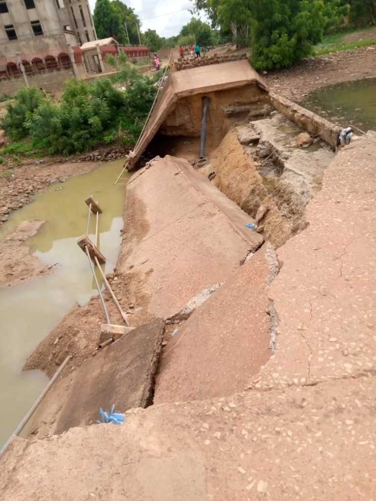 Koudougou : Un pont cassé fait vider la moitié d'un barrage 1