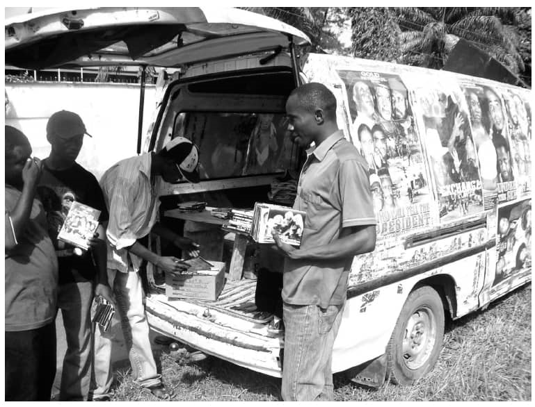 Musique : ‘’ les gens n’achètent pas les CDs des artistes burkinabè’’ 1 Musique : ‘’ les gens n’achètent pas les CDs des artistes burkinabè’’ 1