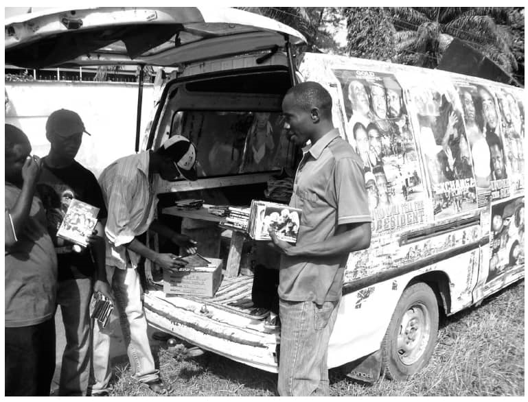 Musique : ‘’ les gens n’achètent pas les CDs des artistes burkinabè’’ 1