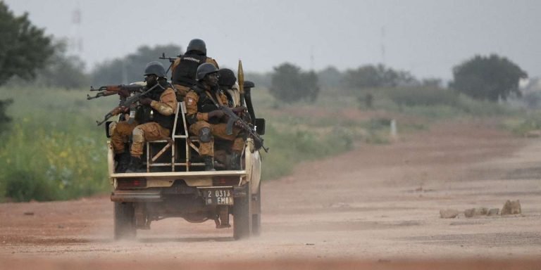 Burkina: 15 soldats, 4 VDP et des civils tués dans une attaque terroriste 1
