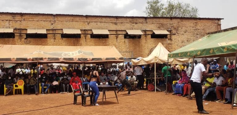 Bobo-Dioulasso : belle réussite de la 5ème édition du festival « Donner du sourire aux détenus » 1