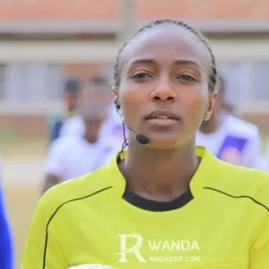 Salima Mukansanga: l'une des 6 femmes qui arbitreront le Coupe du monde au Quatar 2 Salima Mukansanga: l'une des 6 femmes qui arbitreront le Coupe du monde au Quatar 2