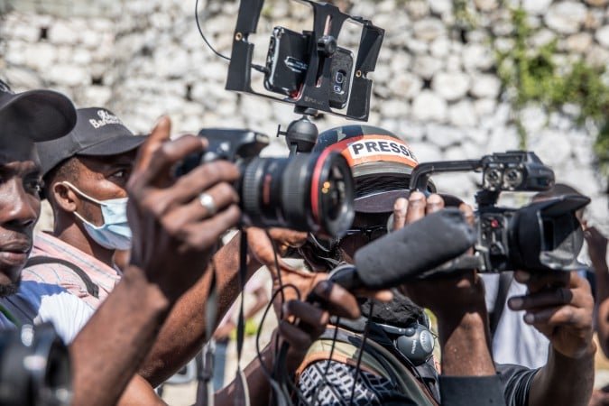 [ Tribune ] * Les journalistes : ces historiens du présent 9