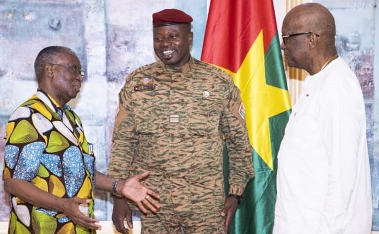 Roch et Jean Baptiste chez Damiba : les internautes s’en délectent 24 Roch et Jean Baptiste chez Damiba : les internautes s’en délectent 24