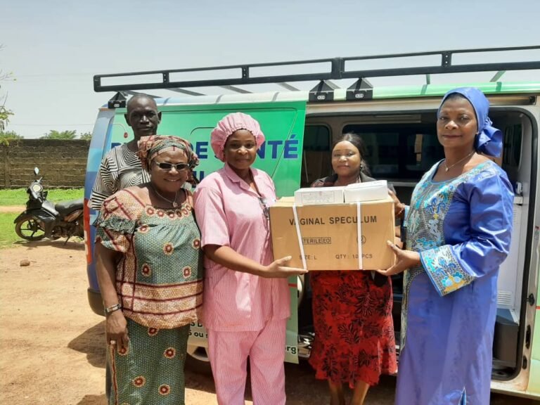 Cancer du col de l’utérus : Sika Kaboré encourage les agents de santé 1