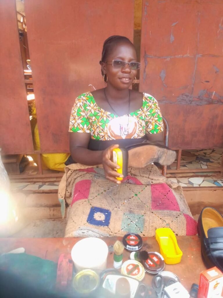 Evelyne Ilboudo : Cireuse, elle espère ouvrir un magasin de vente de chaussures et de ceintures 1