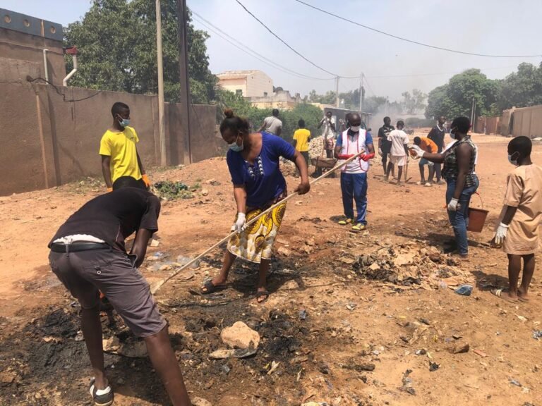Ouagadougou : des jeunes mènent l’opération – « zéro ordures » - dans le quartier Kalgodin 1 Ouagadougou : des jeunes mènent l’opération – « zéro ordures » - dans le quartier Kalgodin 1