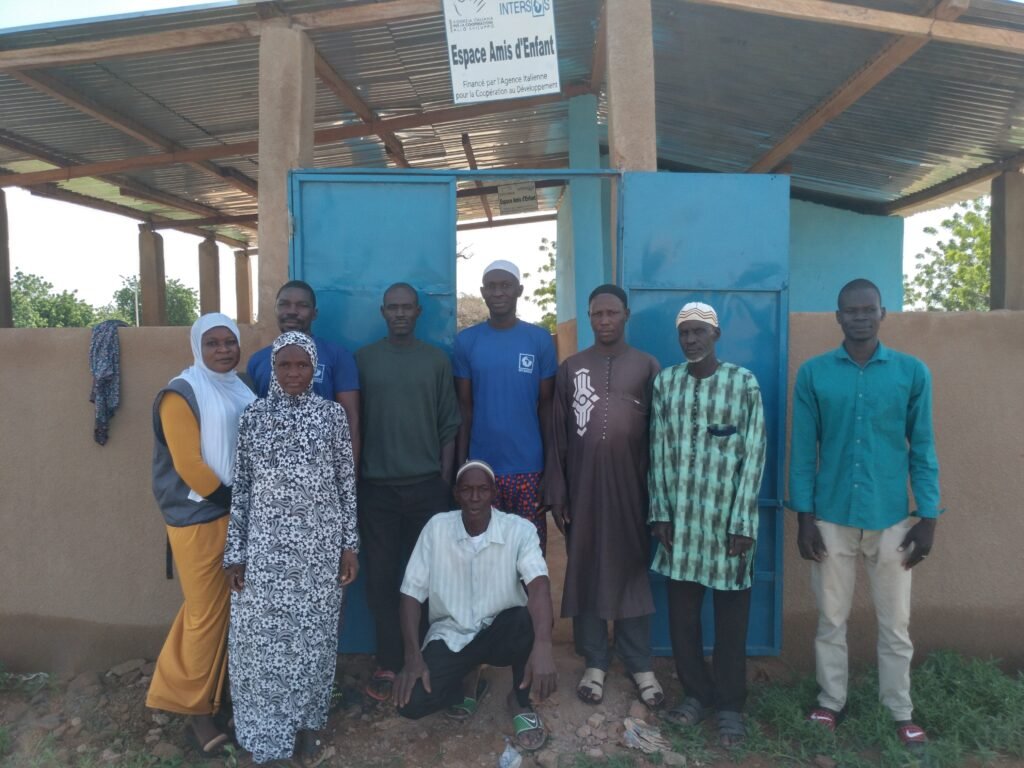 Espaces amis des enfants : INTERSOS renforce les liens entre le tout petits du village de Bonga 3