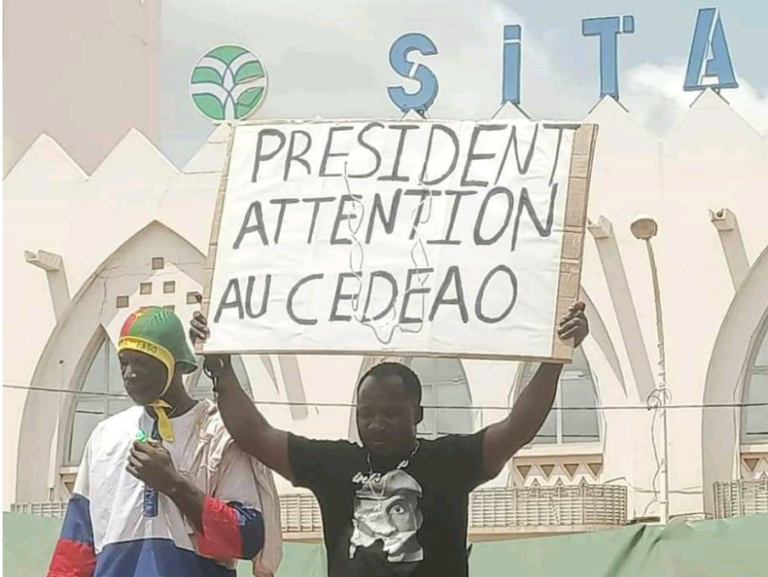 « Nous appelons le capitaine Traoré à ne pas se laisser influencer par la délégation de la CEDEAO », manifestant à Bobo 1
