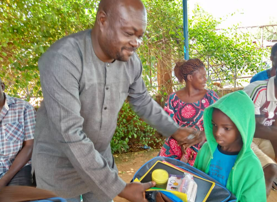 Education : l’APEFV offre des kits scolaires à 25 élèves déplacés internes 3