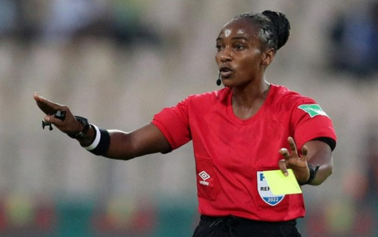 Football : Rhadia Salima, la toute première femme qui arbitre des matchs de la coupe du monde 2022 5