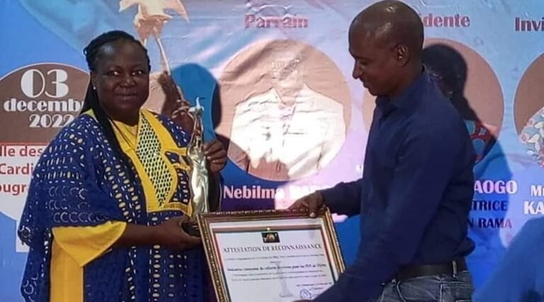 Promotion de la paix : Raissa Compaoré honorée par un trophée et une attestation de reconnaissance 14