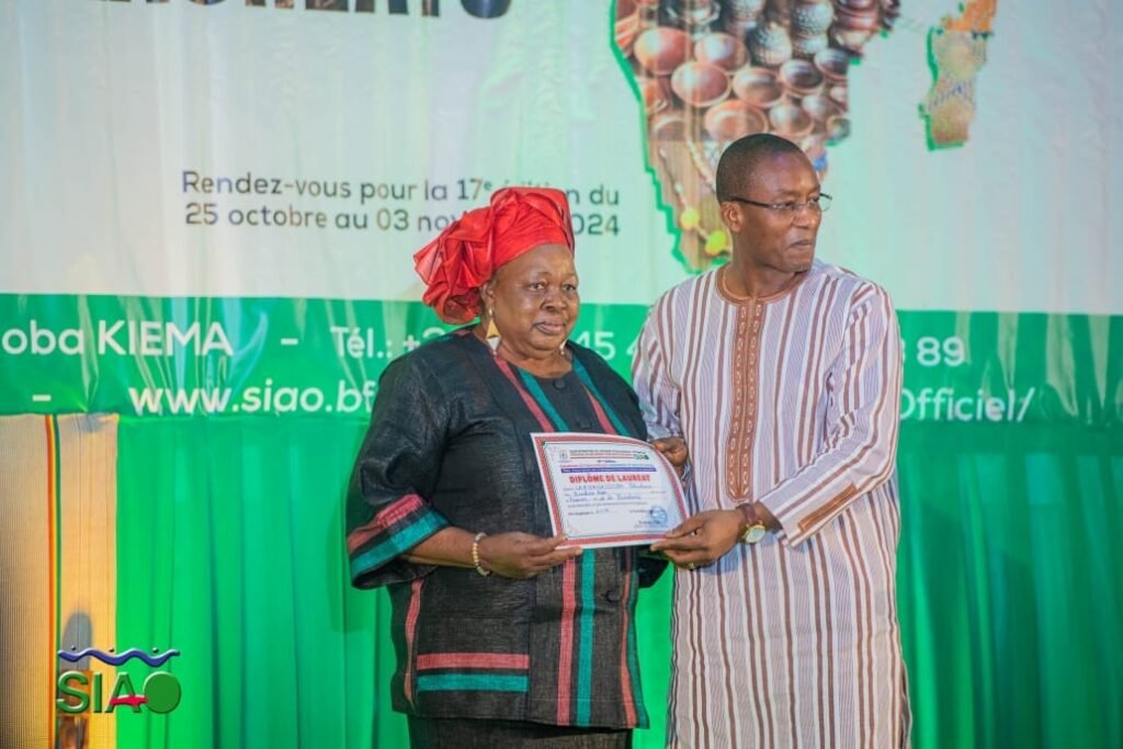 SIAO2023 : le « Piquet en plastique récupéré » de Christiane Lamizana reçoit le premier prix de la créativité 2