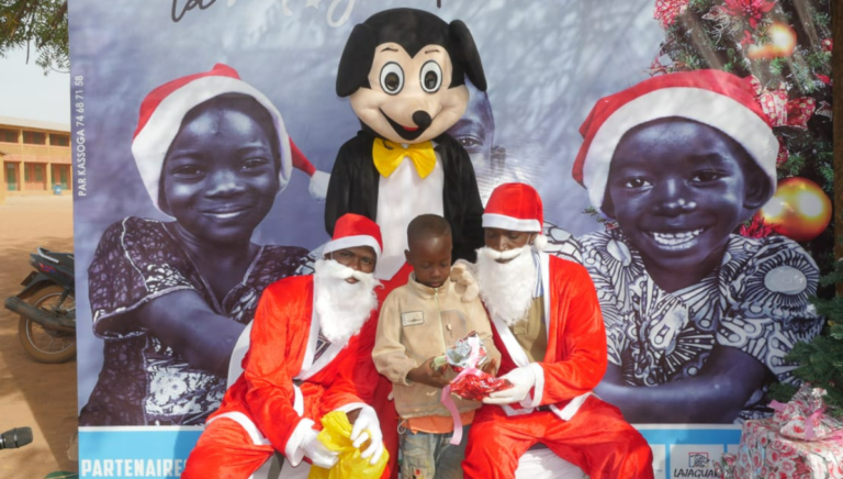 La Noël Pour Tous : l’association Women Integrity redonne du sourire aux enfants de l’arrondissement 3 de Ouagadougou 1