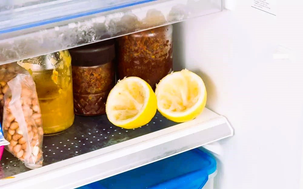 Astuce : comment neutraliser les mauvaises odeurs dans le frigo ? 2