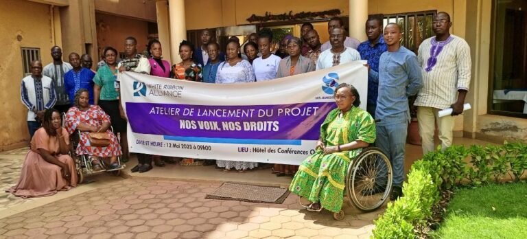 « Nos Voix, Nos Droits » : pour améliorer les soins de santé en faveur des femmes et des jeunes filles au Burkina 1 « Nos Voix, Nos Droits » : pour améliorer les soins de santé en faveur des femmes et des jeunes filles au Burkina 1