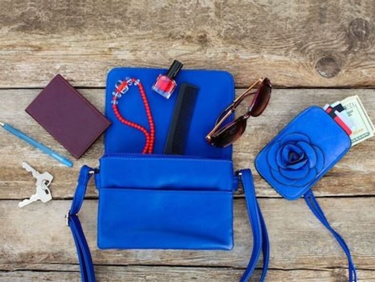 « Mon sac est sacré. Je me démarque toujours avec mon sac à main », Carine Sandwidi 8