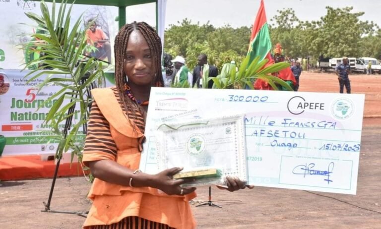 Concours Grande Muraille Verte : la journaliste Afsétou Sawadogo remporte le prix spécial Genre 6