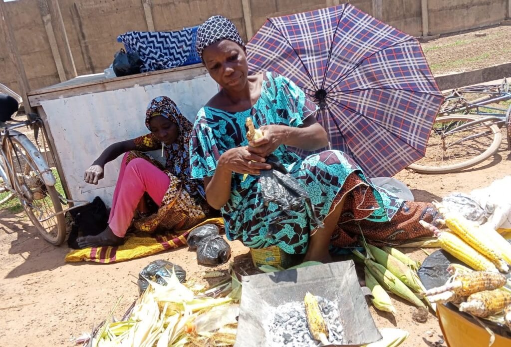 Vente de maïs grillé : une période de ‘’vache maigre’’ pour des vendeuses à Ouagadougou 3