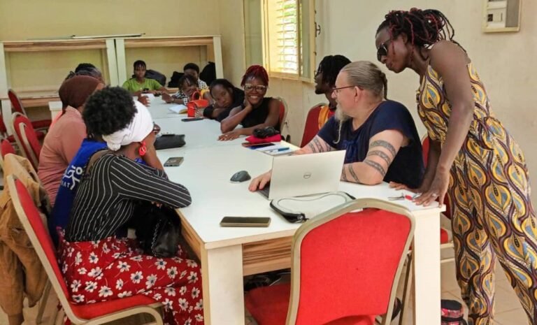 Photographie professionnelle : l'association Nonglom-Kuuni forme 15 jeunes filles 14