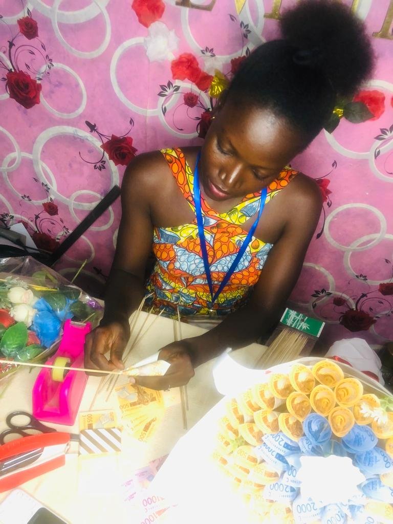 Djamilatou Raïssa Dama: De communicante à confectionneuse de bouquets d’argent 6 Djamilatou Raïssa Dama: De communicante à confectionneuse de bouquets d’argent 6