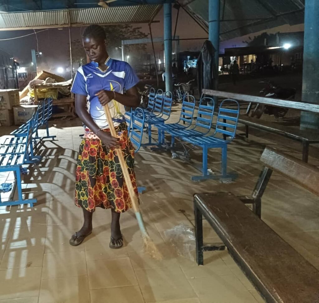 Bénédicte Zongo: La technicienne de surface qui rêve de devenir une grande styliste 3 Bénédicte Zongo: La technicienne de surface qui rêve de devenir une grande styliste 3