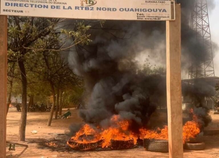 Lundi de ‘’manif" : des membres de la CGT-B arrêtés et la RTB vandalisée 154