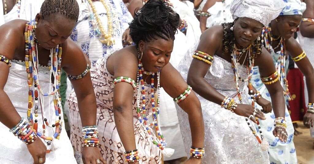 Bénin : Datogoni Tossou, la seule femme admise au comité des rites au Vodun 2 Bénin : Datogoni Tossou, la seule femme admise au comité des rites au Vodun 2