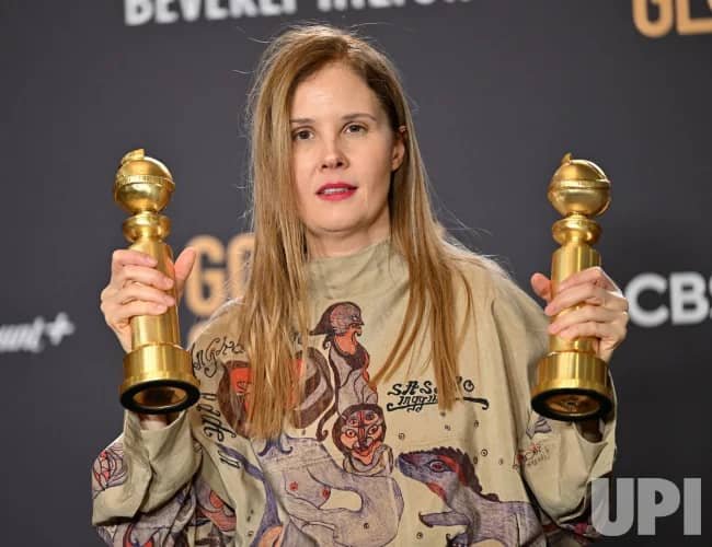 Golden Globes 2024 : Justine Triet remporte les prix du meilleur film en langue étrangère et du meilleur scenario 2 Golden Globes 2024 : Justine Triet remporte les prix du meilleur film en langue étrangère et du meilleur scenario 2