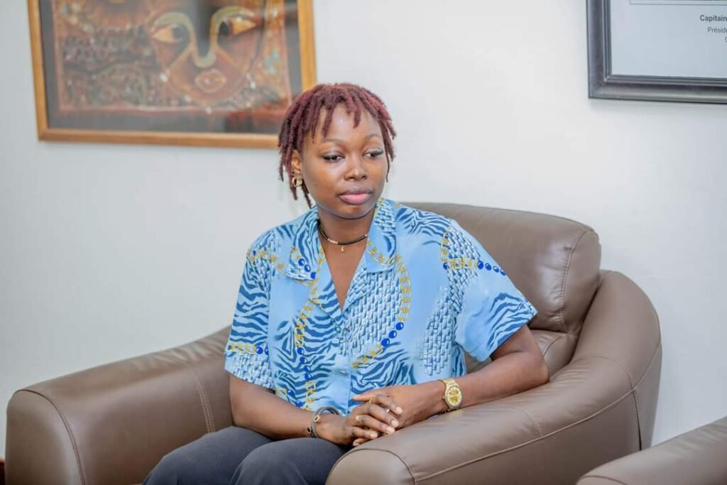 Arts plastiques : Débora Degbekouto s'inspire des Armoiries du Burkina pour créer une œuvre 2 Arts plastiques : Débora Degbekouto s'inspire des Armoiries du Burkina pour créer une œuvre 2