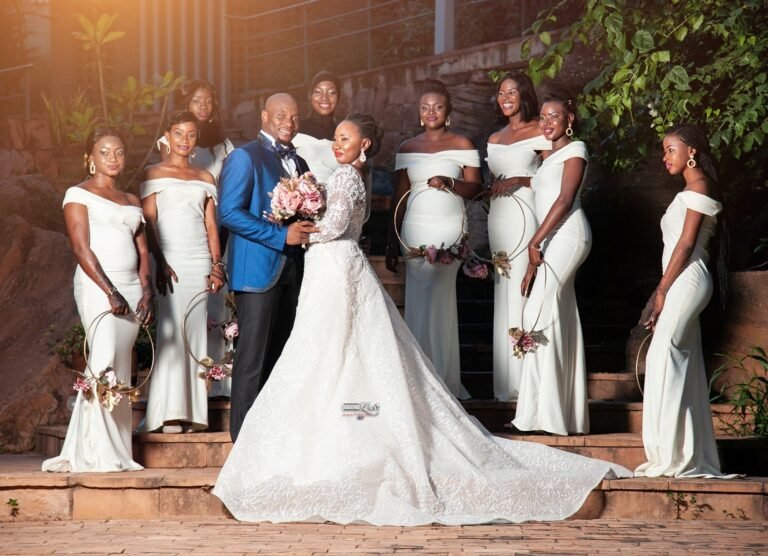 Mariages : Un gouffre financier pour des dames de compagnie 398