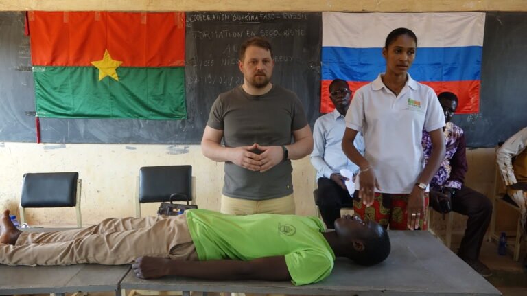 Cours de premier secours : African Initiative au lycée Nicolas De Peux 6