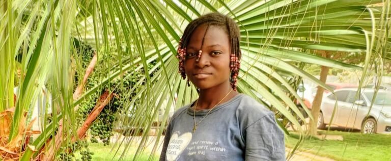 Thérèse Nacoulma : La jeune fille au soin de l’espace vert d’une institution financière 1