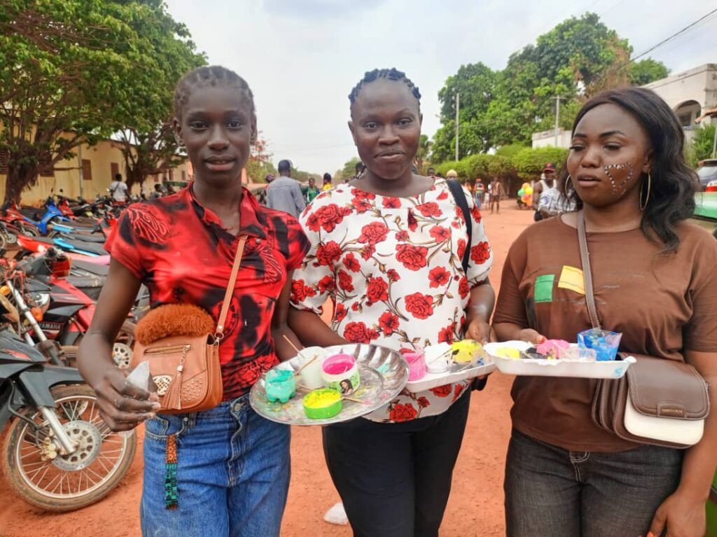 SNC 2024 : Des dessins artistiques sur les visages des festivaliers, une bonne affaire pour des jeunes filles 2