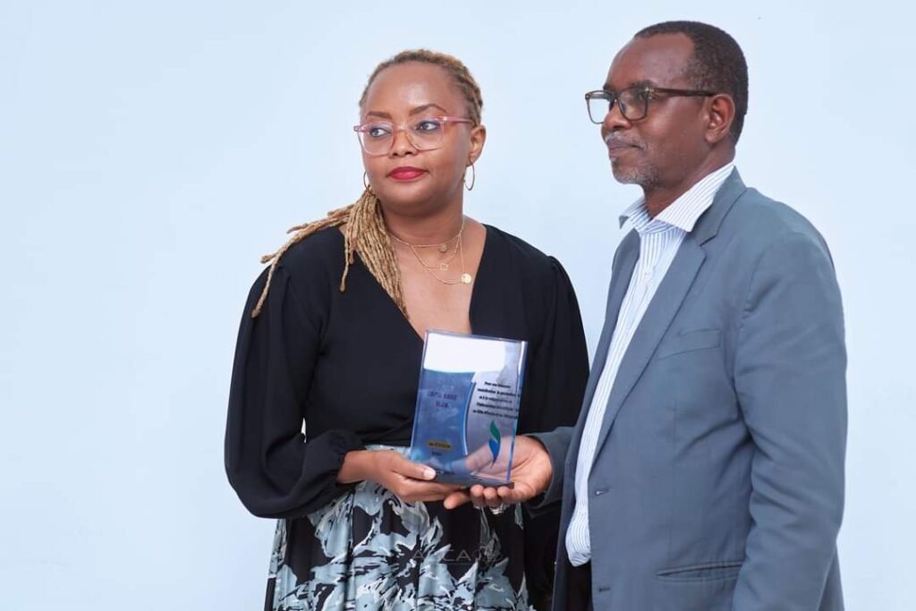 MSD : Un prix spécial pour la chroniqueuse Edith Brou Bleu 2 MSD : Un prix spécial pour la chroniqueuse Edith Brou Bleu 2