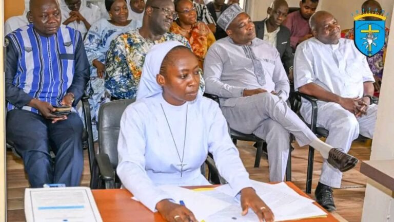 Soutenance : La Sœur Pascaline DagnagneWende Yadogo s'intéresse à l'intérêt supérieur de l'enfant en droit Burkinabè de la famille 1 Soutenance : La Sœur Pascaline DagnagneWende Yadogo s'intéresse à l'intérêt supérieur de l'enfant en droit Burkinabè de la famille 1