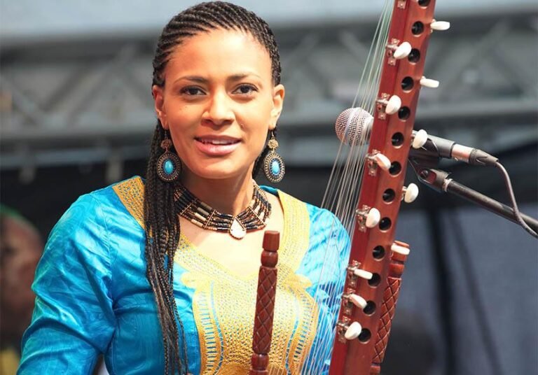 Sona Jobarteh : Première joueuse professionnelle de Kora en Gambie 2