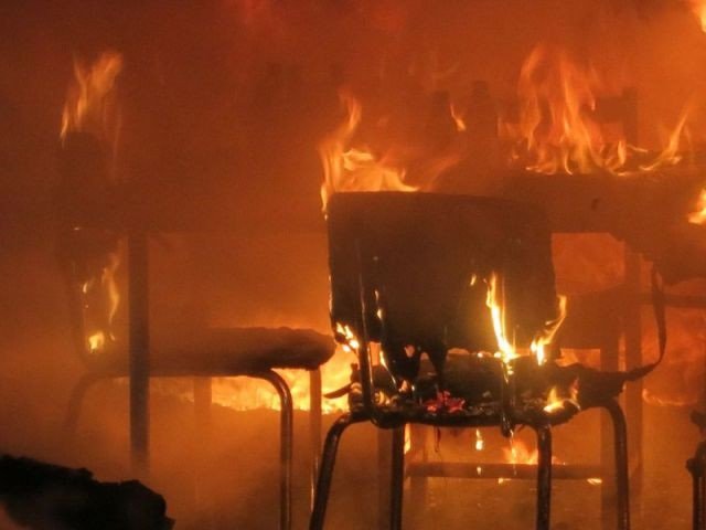 Ghana : Une adolescente met le feu à la chambre de son ex-petit ami après un différend financier 2 Ghana : Une adolescente met le feu à la chambre de son ex-petit ami après un différend financier 2