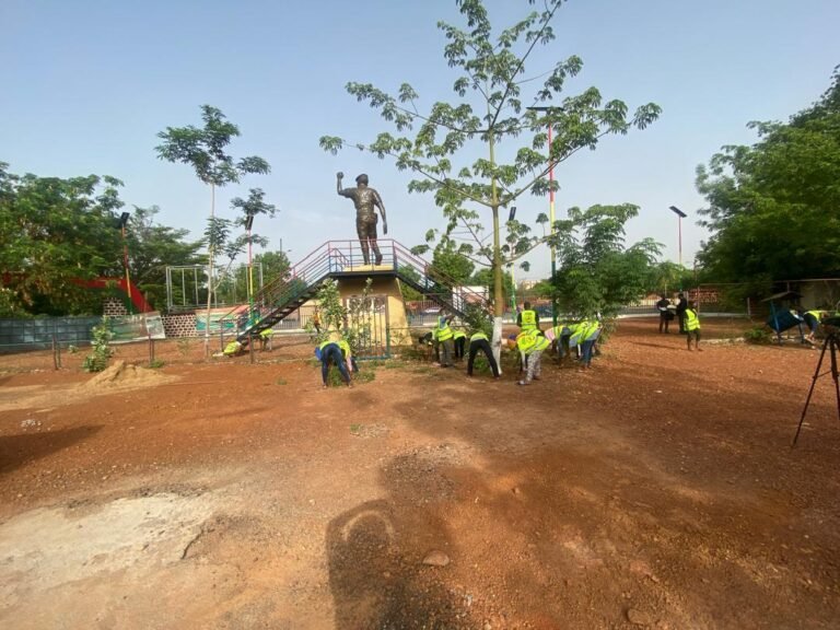 Journée mondiale de l’environnement 2024 : African Initiative et Golden Team donnent un coup de balai au mémorial Thomas Sankara 1 Journée mondiale de l’environnement 2024 : African Initiative et Golden Team donnent un coup de balai au mémorial Thomas Sankara 1
