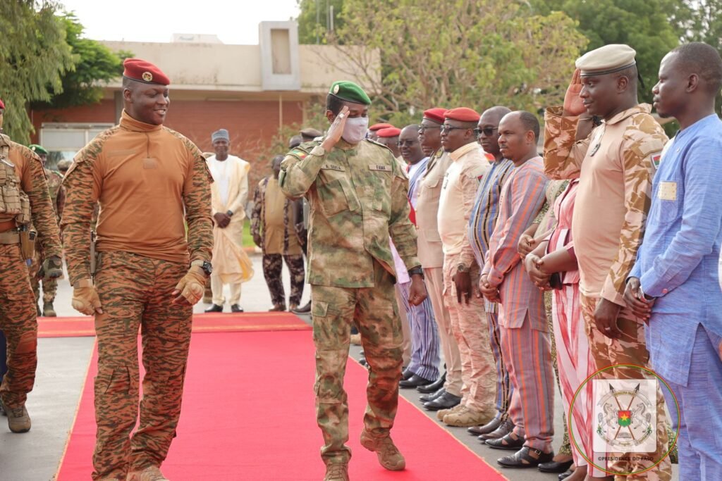 Coopération Burkina Faso - République du Mali : Fin de séjour du Président Assimi GOÏTA à Ouagadougou 2 Coopération Burkina Faso - République du Mali : Fin de séjour du Président Assimi GOÏTA à Ouagadougou 2