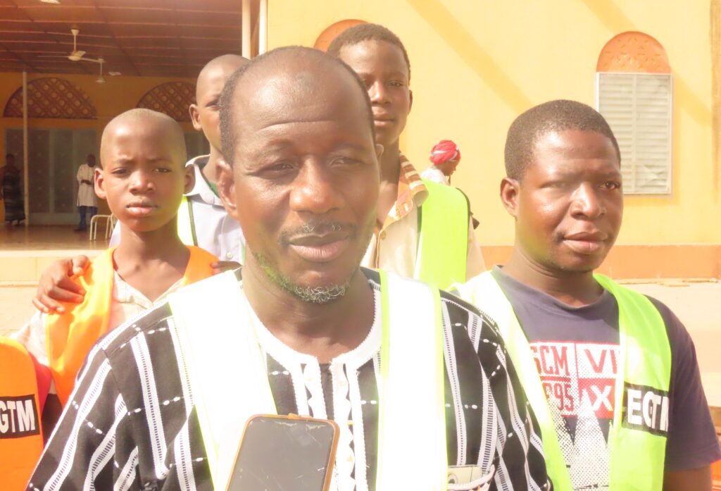 « Burkind Gouélé » : Mahamadi Ouangrawa transforme les enfants talibés en artisans menuisiers 3 « Burkind Gouélé » : Mahamadi Ouangrawa transforme les enfants talibés en artisans menuisiers 3