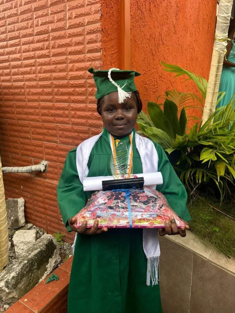 CEPE 2024 : Assoma Grace Marie obtient une moyenne annuelle de 19,23/20 2 CEPE 2024 : Assoma Grace Marie obtient une moyenne annuelle de 19,23/20 2