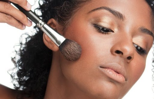 L’importance du maquillage : Entre esthétisme et naturel, les avis divergent 2 L’importance du maquillage : Entre esthétisme et naturel, les avis divergent 2