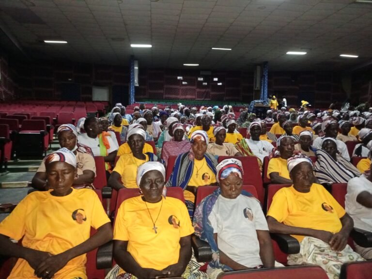 Fondation Lucie Kaboré-Traoré : Environ 400 veuves des FDS et civiles réunis pour le jubilé d'or 1 Fondation Lucie Kaboré-Traoré : Environ 400 veuves des FDS et civiles réunis pour le jubilé d'or 1