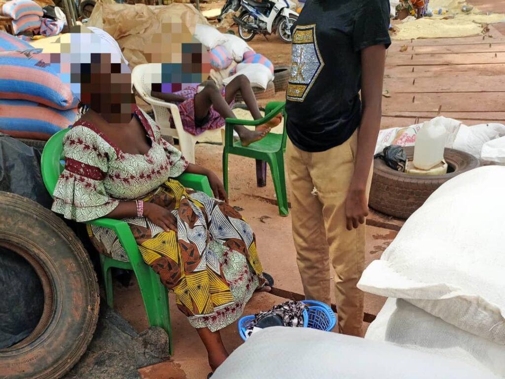 Vente de sons ou peaux de maïs : Une survie pour des femmes 6 Vente de sons ou peaux de maïs : Une survie pour des femmes 6